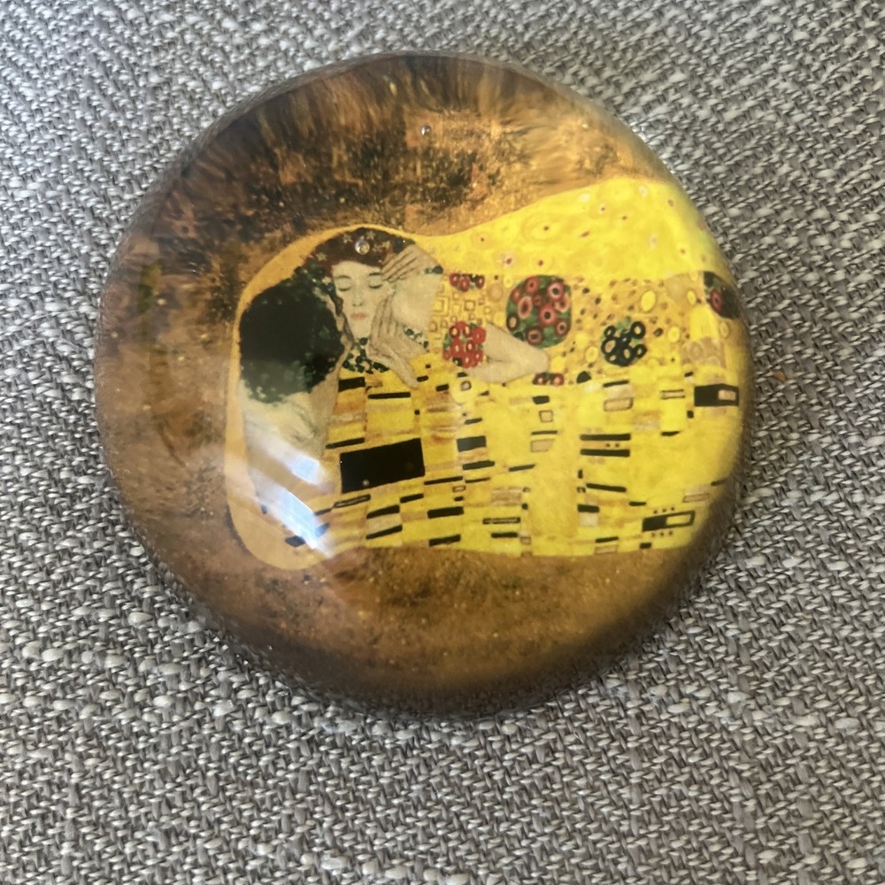 Klimt The Kiss Lovers Glass Dome Desktop Paperweight Paper Weight PKL1 Parastone